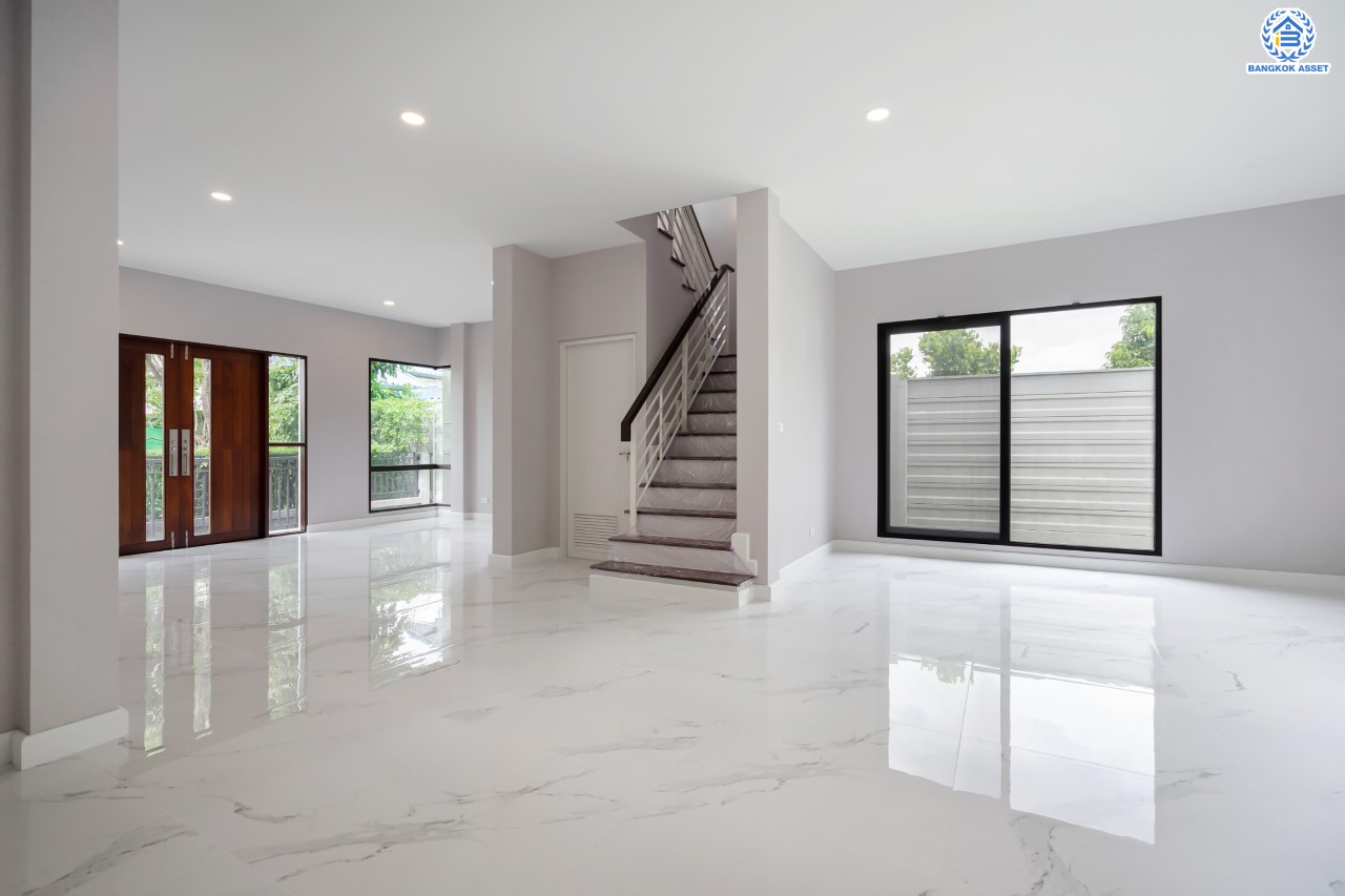 บ้านมือสองตกแต่งใหม่ ม.เดอะซิตี้ ราชพฤกษ์-ปิ่นเกล้า หลังมุม เนื้อที่ 71.8 ตร.ว. ดีไซน์ตอบทุกไลฟ์สไตล์ ฟังก์ชัน 3 ห้องนอน 5 ห้องน้ำ 1 ห้องอเนกประสงค์ 1 ห้องแม่บ้าน จอดรถได้ 2 คัน บนทำเลติดถนนใหญ่ เชื่อมต่อทุกเส้นทาง ใกล้รถไฟฟ้าสายสีม่วง "สถานีบางรักใหญ่" และจุดขึ้นทางด่วน "ศรีรัช"